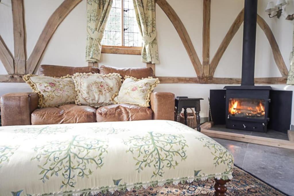Ebony Cottage Tenbury Bagian luar foto